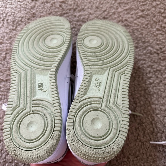 Nike Air Force 1 white shoes - Picture 4 of 4